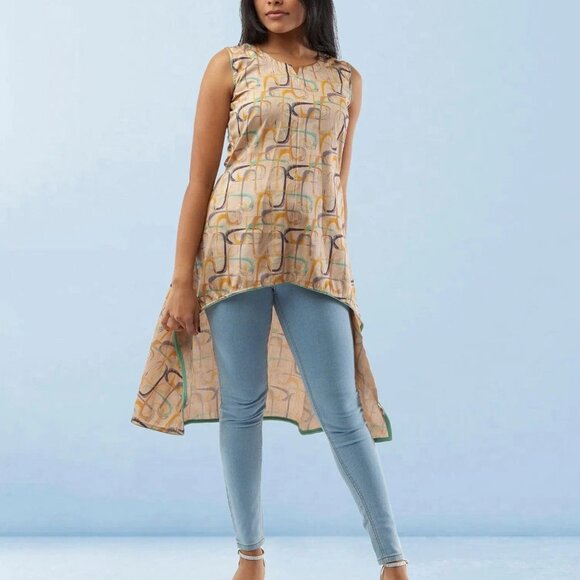 Stylish Cream Geometric Print High-Low Top | Muvvas Boutique - Picture 3 of 5